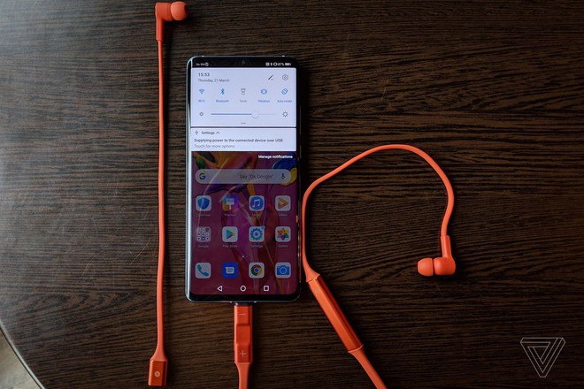 Huawei ra mắt tai nghe không dây FreeLace: ghép nối và sạc bằng cách cắm vào... điện thoại - Ảnh 1.