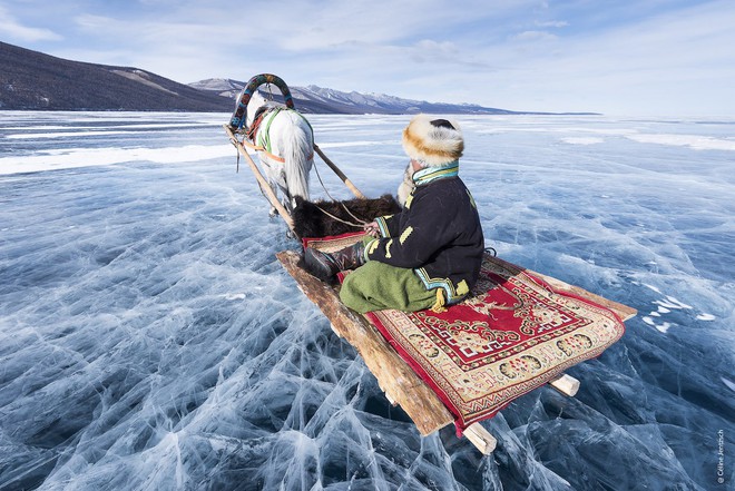Lễ hội trên hồ đóng băng kỳ lạ của người Mông Cổ: Lạnh kinh hoàng nhưng đẹp đến mê mẩn - Ảnh 4.