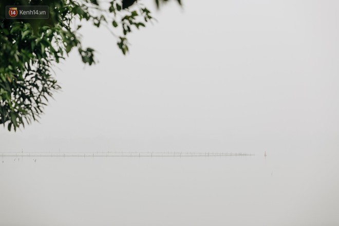 Hà Nội ngập trong sương bụi mù mịt bao phủ tầm nhìn: Tình trạng ô nhiễm không khí đáng báo động! - Ảnh 14.