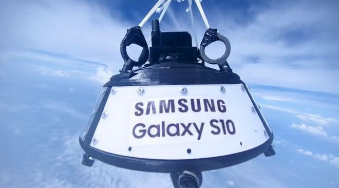 Samsung chơi lớn khi đưa 10 chiếc Galaxy S10 lên độ cao tới 24km so với mặt đất và thả rơi xuống đất - Ảnh 1.