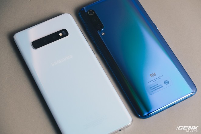 Samsung Galaxy S10 vs. Xiaomi Mi 9: Cùng cấu hình mạnh, 3 camera, cảm biến vân tay dưới màn hình, liệu S10 có đáng mức giá gấp đôi? - Ảnh 1.