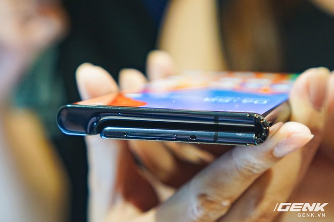 Huawei Mate X đầu tiên đã về Việt Nam: gập mở dễ dàng, ít bị nhăn, tính năng soi gương trên camera khá hay, giá khoảng 60 triệu - Ảnh 10.