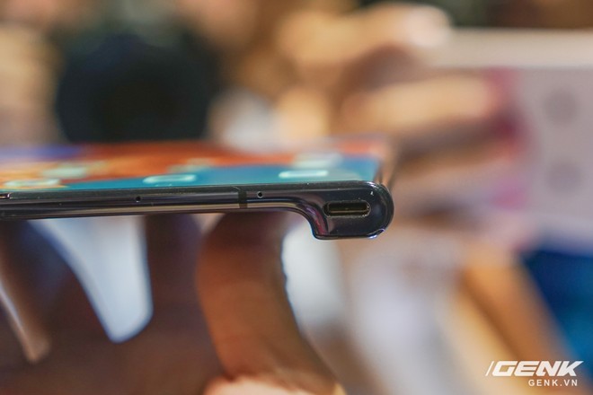 Huawei Mate X đầu tiên đã về Việt Nam: gập mở dễ dàng, ít bị nhăn, tính năng soi gương trên camera khá hay, giá khoảng 60 triệu - Ảnh 16.