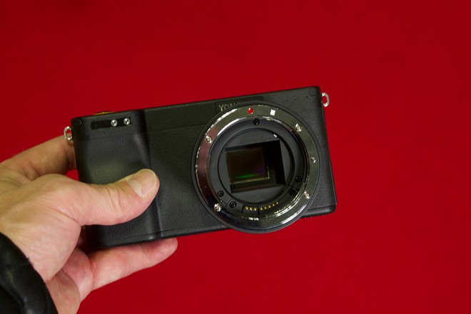 Yongnuo YN450 - máy ảnh không gương lật, sử dụng ống kính Canon, chạy Android - Ảnh 2.
