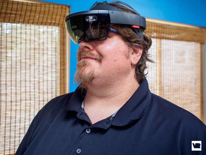 Lộ diện Google Glass thế hệ mới: Thiết kế giống hệt người tiền nhiệm, nhỏ gọn hơn nhiều so với đối thủ HoloLens 2 - Ảnh 1.