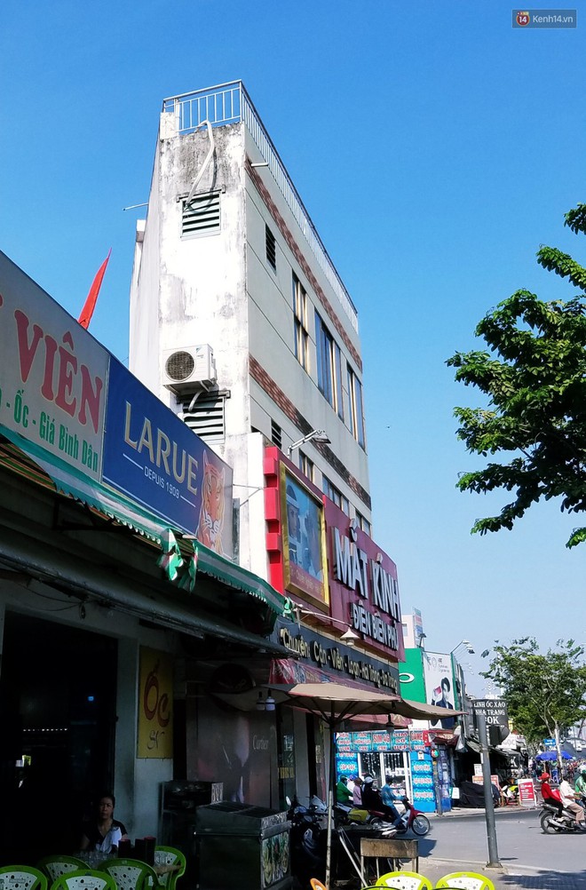 Cuộc sống bên trong những căn nhà siêu mỏng ở Sài Gòn, chiều ngang còn ngắn hơn sải tay người lớn - Ảnh 6.