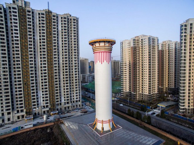 Tháp cao 100 mét này là cách Trung Quốc giải quyết được ô nhiễm không khí: giá 2 triệu đô/cái, tạo 10 triệu mét khối không khí sạch mỗi ngày - Ảnh 1.