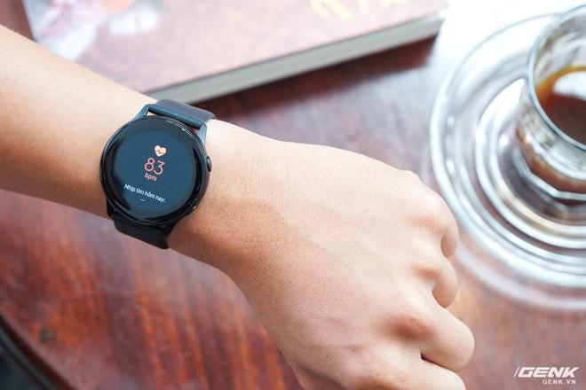 Trên tay đồng hồ Galaxy Watch Active giá 5,5 triệu đồng: đơn giản nhưng không kém phần sang trọng, thiết kế nhỏ gọn hợp với cổ tay người Á Đông - Ảnh 5.