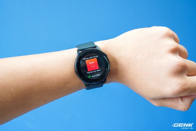Trên tay đồng hồ Galaxy Watch Active giá 5,5 triệu đồng: đơn giản nhưng không kém phần sang trọng, thiết kế nhỏ gọn hợp với cổ tay người Á Đông - Ảnh 12.
