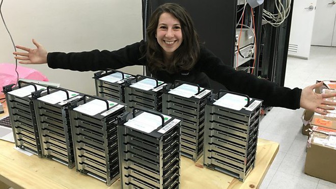 Đây là Katie Bouman, cô gái đã dùng thuật toán chụp lại cho ta ảnh hố đen đầu tiên trong lịch sử - Ảnh 2.