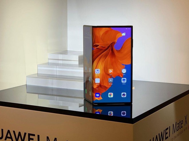 Samsung và Huawei đặt cược vào việc smartphone màn hình gập giúp hồi sinh doanh số smartphone - Ảnh 1.