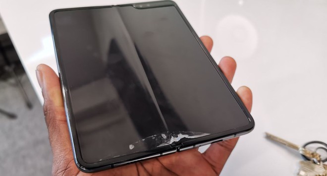 Samsung phản hồi chính thức về việc hàng loạt Galaxy Fold bị hư hỏng: “Chúng tôi sẽ xem xét kỹ các thiết bị này” - Ảnh 2.