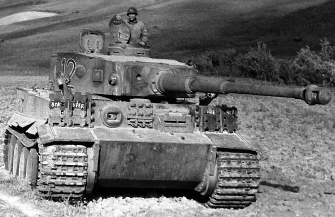 Chỉ nâng thêm 1mm nhưng tại sao pháo 76mm của xe tăng Mỹ lại hiệu quả hơn nhiều so với pháo 75mm trong Thế chiến thứ 2 - Ảnh 2.