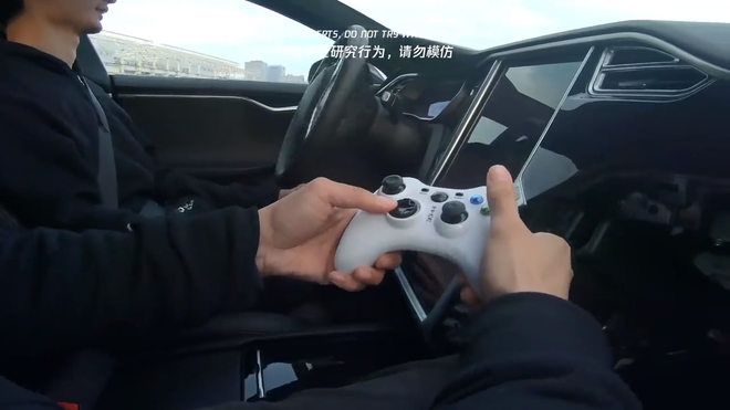 Chỉ với mẩu giấy dán mặt đường, phòng nghiên cứu bảo mật của Tencent hack thành công xe Tesla - Ảnh 4.