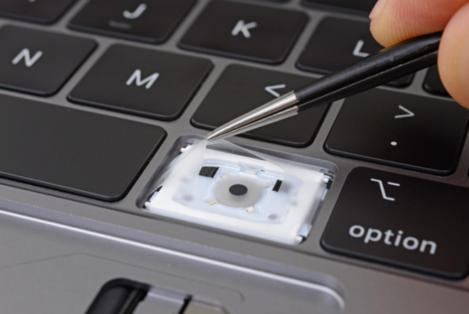 Vấn nạn hỏng bàn phím cánh bướm trên MacBook Pro tệ hơn Apple nghĩ - Ảnh 1.