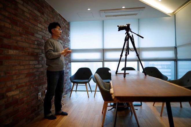 Căng thẳng, kiệt sức, người trẻ Hàn Quốc đang chuyển sang làm YouTuber thay vì làm văn phòng lương cao tại Samsung - Ảnh 1.