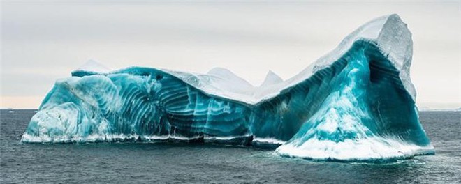 Cực độc tảng băng ngọc lục bảo tuyệt mỹ ở Nam Cực: Phải may mắn lắm mới có thể bắt gặp khoảnh khắc này! - Ảnh 1.
