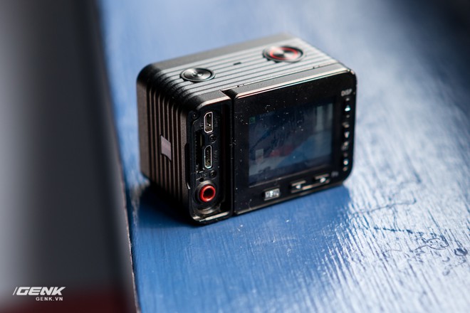 Trên tay máy ảnh Sony RX0 mark II: Siêu nhỏ, quay phim 4K, màn hình lật - Ảnh 7.