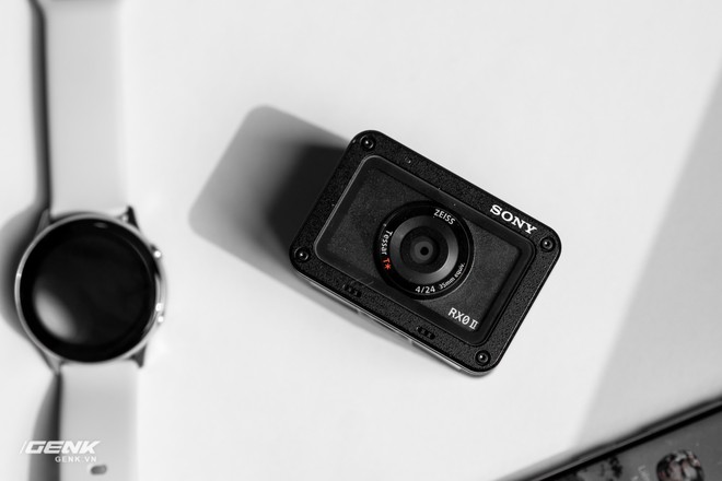 Trên tay máy ảnh Sony RX0 mark II: Siêu nhỏ, quay phim 4K, màn hình lật - Ảnh 12.