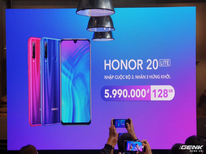 Trên tay Honor 20 Lite: anh em với Huawei P30 Lite nhưng rẻ hơn tới 1,5 triệu - Ảnh 1.