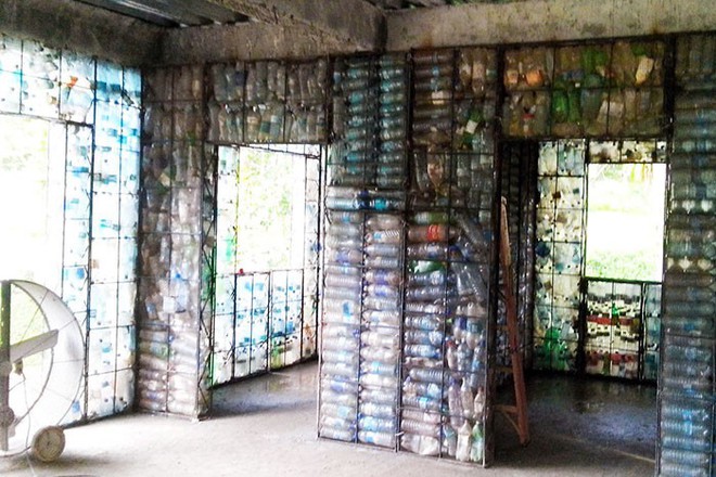 Chiêm ngưỡng ngôi làng độc đáo ở Panama, nơi nhà cửa được làm từ 1 triệu chai nhựa - Ảnh 7.