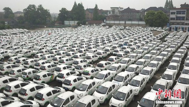 Trung Quốc: Hàng trăm xe điện bị “xếp xó” vì hậu quả của nền kinh tế chia sẻ phát triển chóng mặt - Ảnh 2.