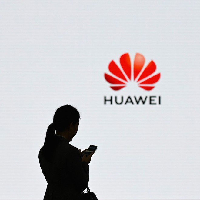 Nhà sáng lập Huawei nói hãng nên học theo Apple và tăng giá bán điện thoại - Ảnh 1.