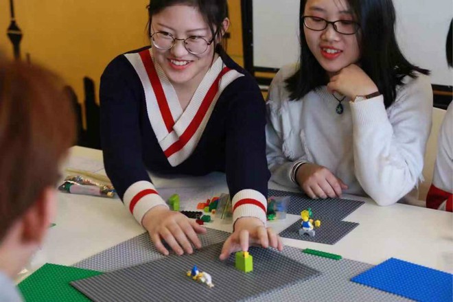 Trường Đại học Trung Quốc tích hợp LEGO vào giảng dạy các môn học trừu tượng - Ảnh 2.