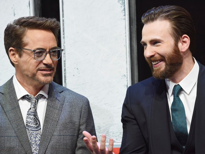 Robert Downey Jr. tặng Chris Evans một chiếc xe ô tô độ sau khi quay xong bộ phim bom tấn Avengers: End Game - Ảnh 1.