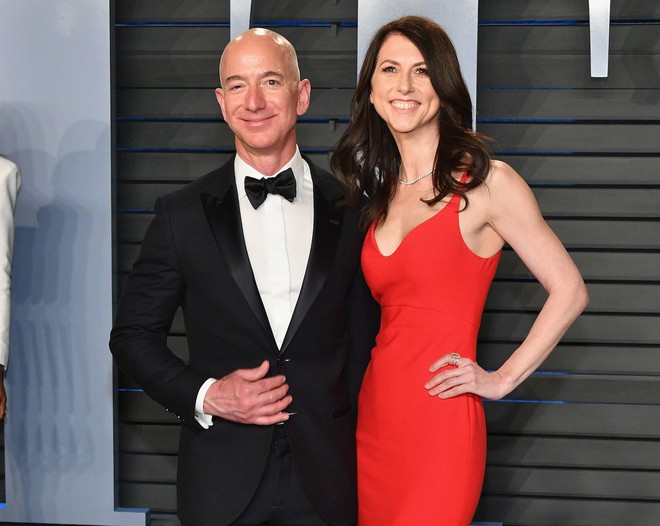 Chính thức ly dị trong êm thấm, Jeff Bezos vẫn toàn quyền nắm Amazon với 75% cổ phần - Ảnh 1.