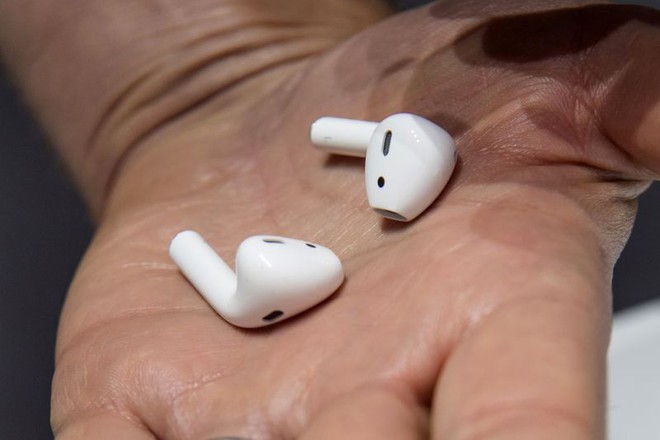 Amazon cũng sẽ ra mắt một chiếc tai nghe hoàn toàn không dây để cạnh tranh với Apple AirPods, tích hợp Alexa, chất âm tốt hơn và giá rẻ hơn - Ảnh 1.