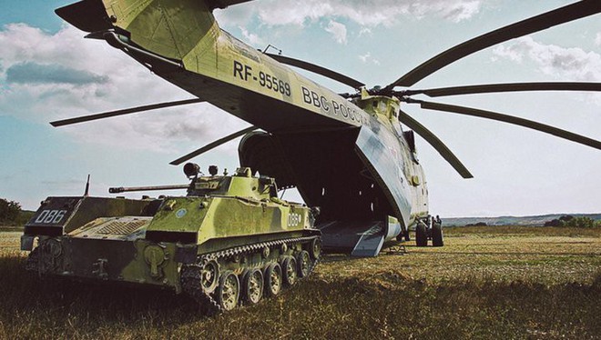 Khám phá trực thăng khổng lồ Mi-26 của Nga: Đã từng chở hóa thạch voi ma mút và máy bay chở khách cỡ nhỏ - Ảnh 4.