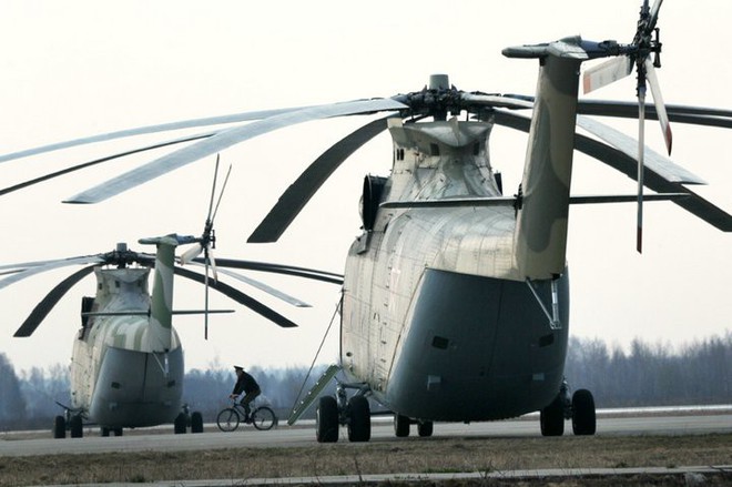 Khám phá trực thăng khổng lồ Mi-26 của Nga: Đã từng chở hóa thạch voi ma mút và máy bay chở khách cỡ nhỏ - Ảnh 5.