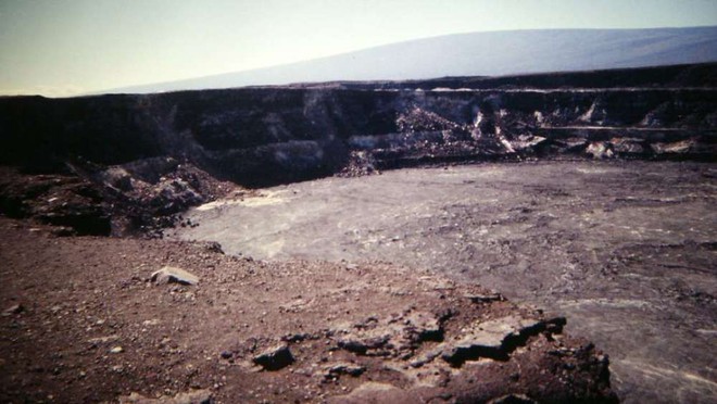 Du khách rơi vào miệng núi lửa đang hoạt động ở Hawaii mà vẫn sống sót trở về - Ảnh 2.