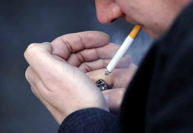 Khoa học chứng minh: Hút thuốc lá khiến cậu nhỏ bị rụt - Ảnh 1.