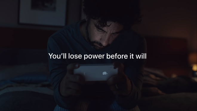 Apple tung video quảng cáo iPhone XR: Bạn sẽ kiệt sức trước khi máy hết pin - Ảnh 2.