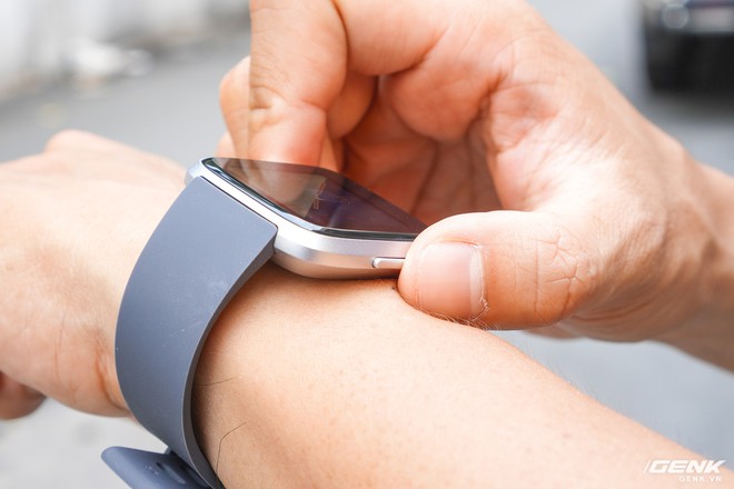 Trải nghiệm đồng hồ thông minh Fitbit Versa Lite: Giảm giá thành rồi chất lượng có giảm? - Ảnh 2.