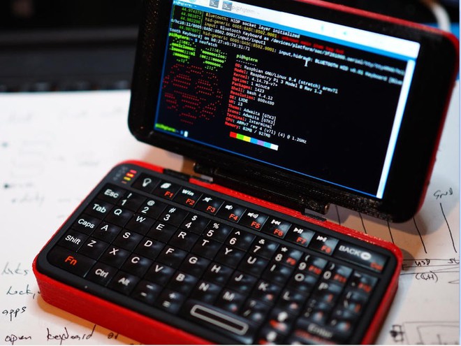 Chiếc laptop tí hon tuyệt đẹp này được làm từ Raspberry Pi và thân vỏ in 3D - Ảnh 1.