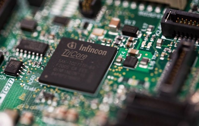 Hãng sản xuất chip hàng đầu nước Đức dừng cung cấp linh kiện cho Huawei - Ảnh 1.