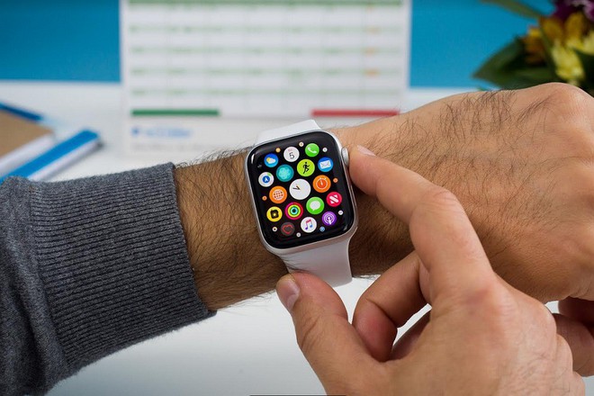 Người dùng mang Apple Watch Series 3 đi bảo hành có thể được lên đời Series 4 miễn phí - Ảnh 1.