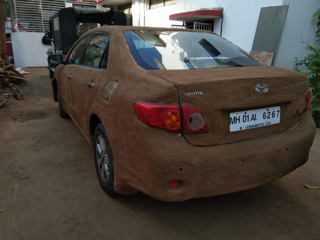 Ấn Độ: Bắt quả tang xe hơi được bọc kín bằng phân bò cho nó mát - Ảnh 3.