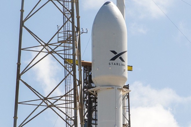 SpaceX của Elon Musk phóng thành công 60 vệ tinh đầu tiên của Starlink, dự án cung cấp Internet tốc độ cao cho toàn thế giới - Ảnh 1.