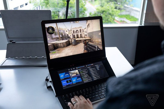 Cận cảnh nguyên mẫu laptop chơi game 2 màn hình Honeycomb Glacier của Intel - Ảnh 2.