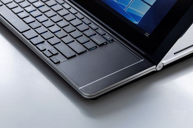 Cận cảnh nguyên mẫu laptop chơi game 2 màn hình Honeycomb Glacier của Intel - Ảnh 6.