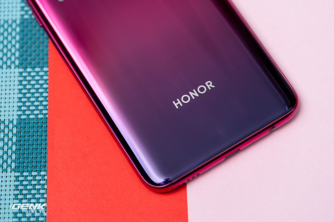 Đánh giá Honor 20 Lite - Chữ Lite được nhấn hơi mạnh - Ảnh 19.