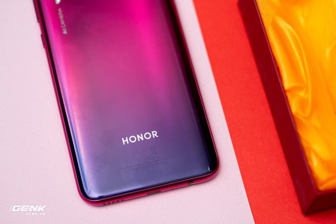 Đánh giá Honor 20 Lite - Chữ Lite được nhấn hơi mạnh - Ảnh 16.