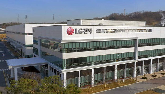 Dây chuyền sản xuất smartphone của Hàn Quốc đang lụi tàn khi LG và Samsung chuyển sang Việt Nam làm điện thoại - Ảnh 2.