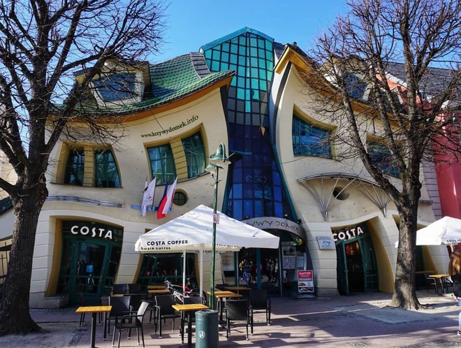Đây là Krzywy Domek - Toà nhà tại Ba Lan có thiết kế xiêu vẹo, nhìn vào như đang bị ảo giác - Ảnh 3.