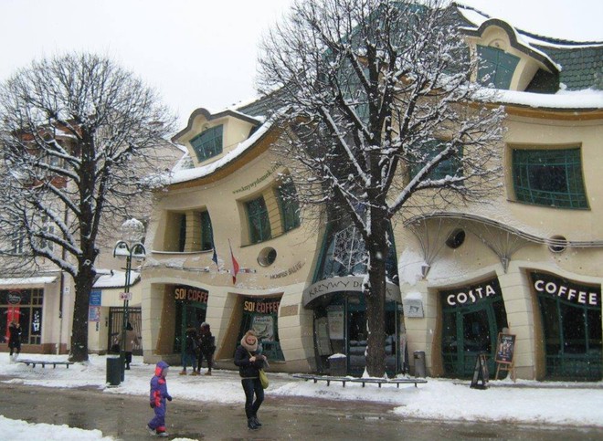 Đây là Krzywy Domek - Toà nhà tại Ba Lan có thiết kế xiêu vẹo, nhìn vào như đang bị ảo giác - Ảnh 7.
