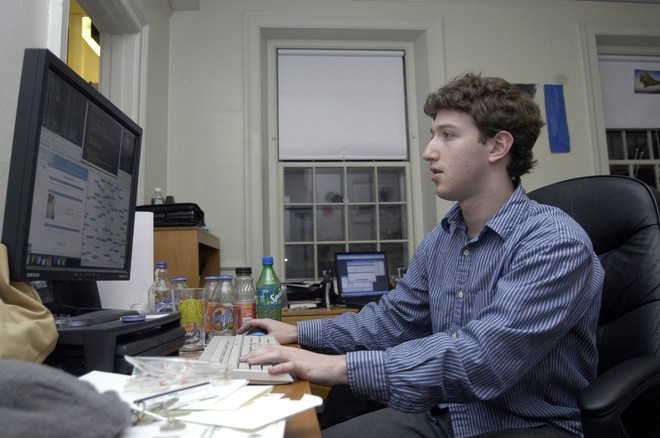 Lộ phốt thời sinh viên trẻ trâu của Mark Zuckerberg: Hack kẻ mình ghét, lập nick ảo để hạ danh tiếng - Ảnh 1.